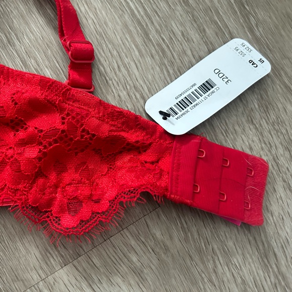 Beautiful red lace bra - Picture 2 of 4
